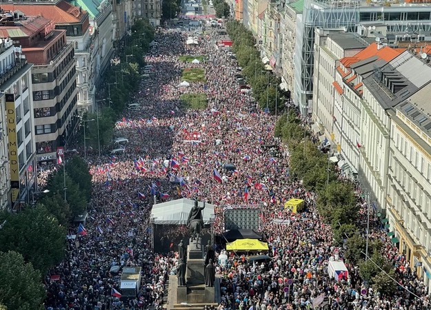 “This is not our war!”- 70,000+ take to the streets in Prague,  Sept 2, 2022